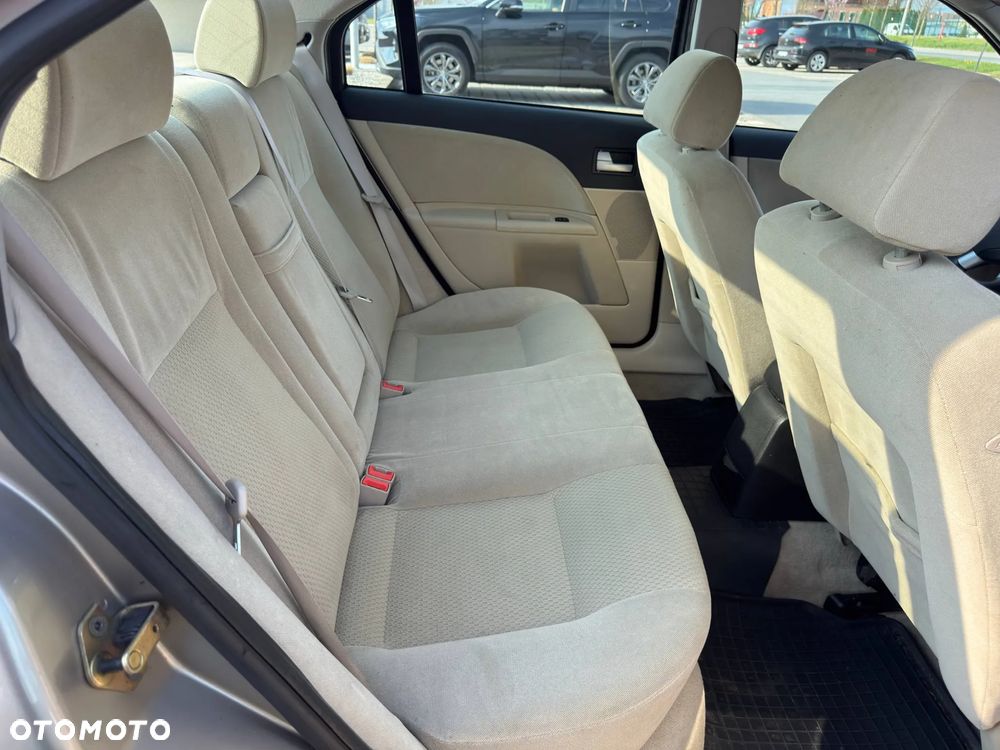 Ford Mondeo 2.0 Ghia - 10