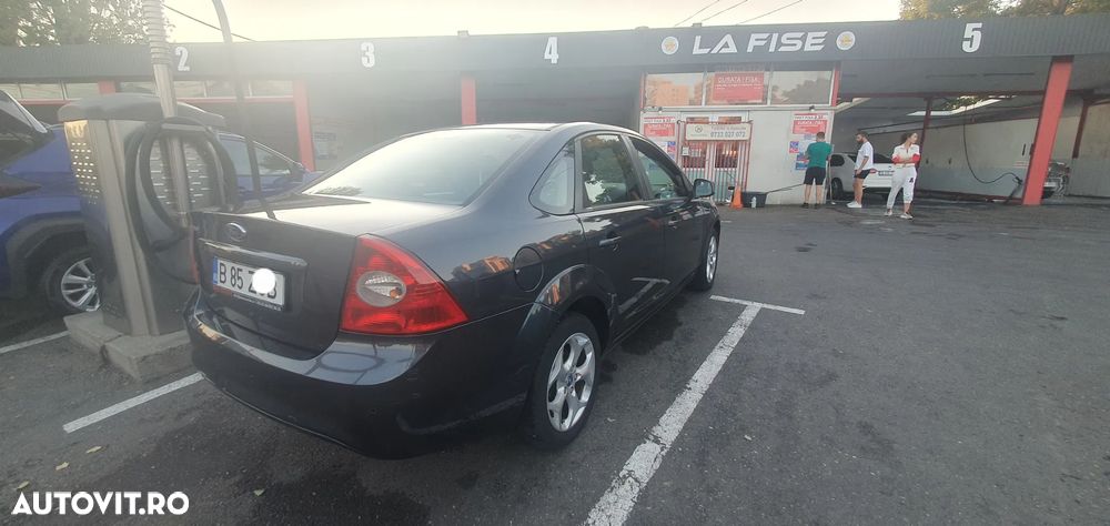 Ford Focus 1.6i Ghia - 5