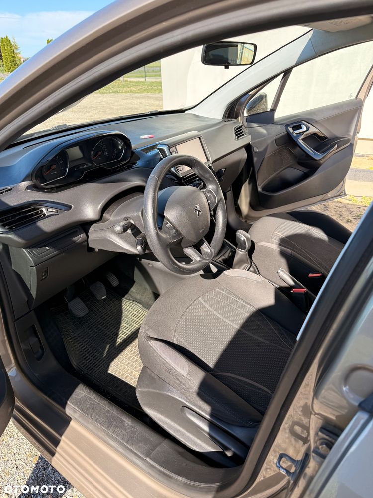Peugeot 208 1.2 PureTech Style - 8