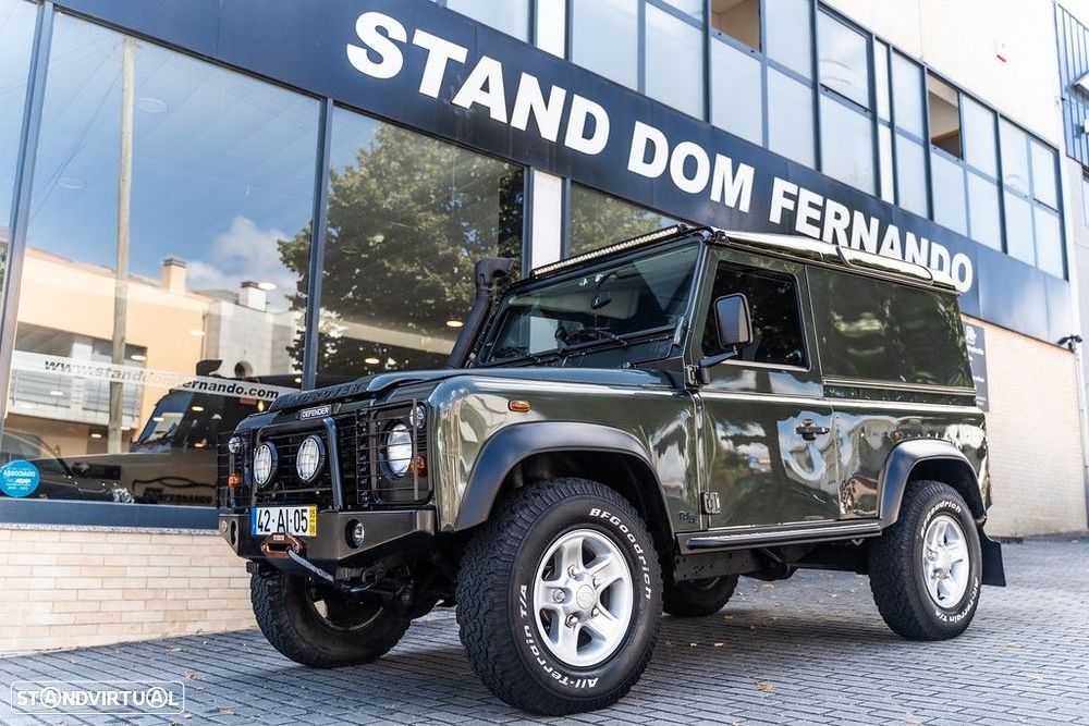 Land Rover Defender - 1