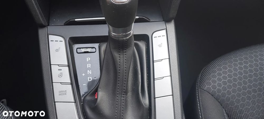 Hyundai Elantra - 13