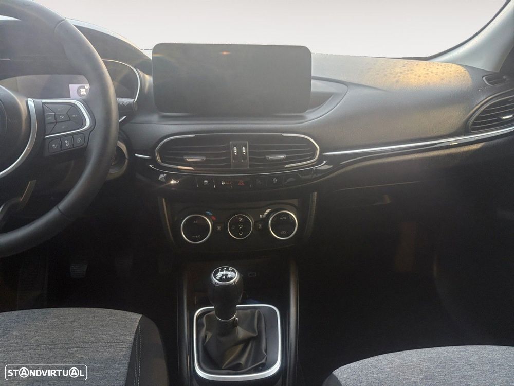 Fiat Tipo Cross 1.0 GSE T3 — fotografia 11
