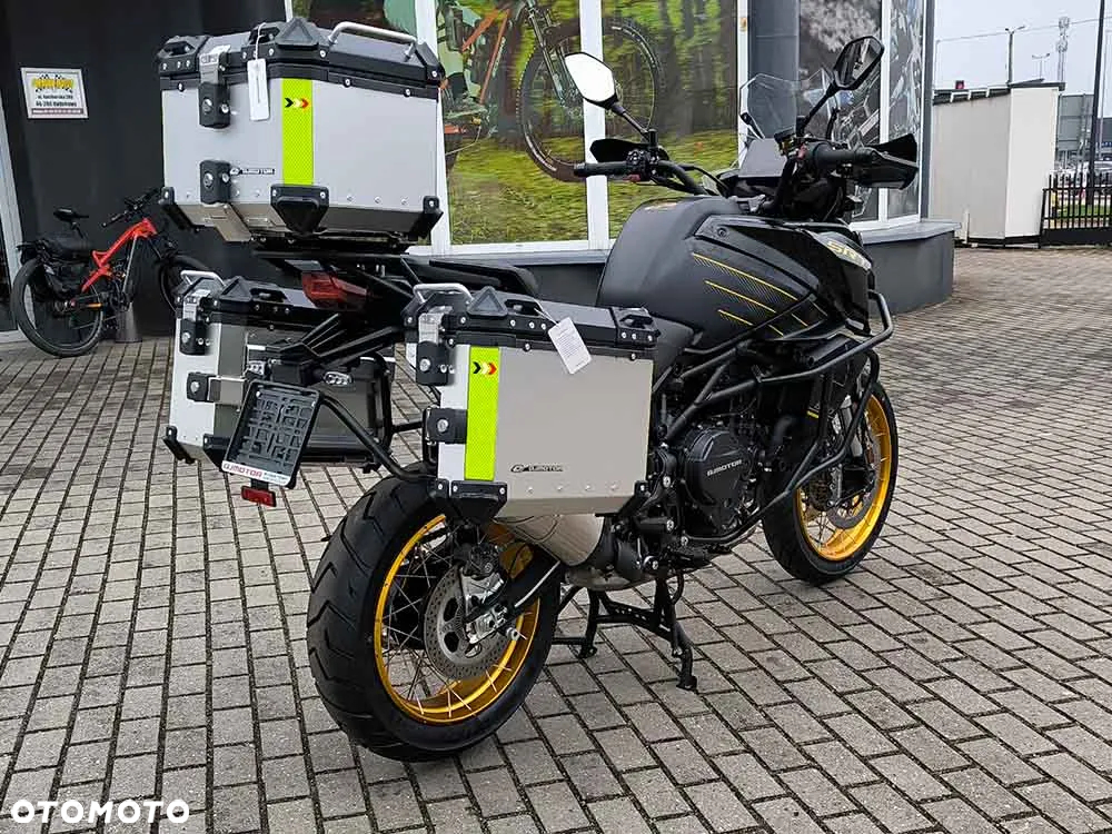 QJMOTOR 900 SX - 3