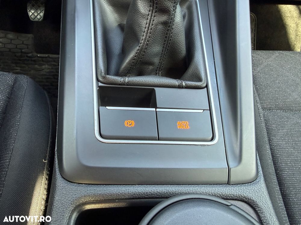 Volkswagen Golf 1.0 TSI Comfortline - 23