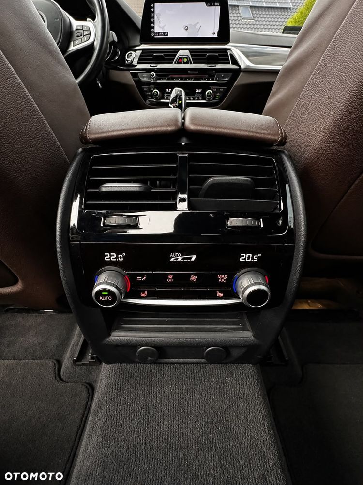 BMW 6GT - 15