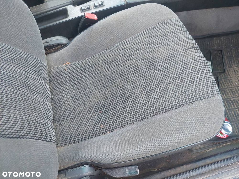 FOTEL PRAWY PRZÓD BMW E30 SEDAN TOURING - 2