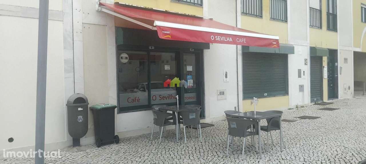 Trespasse Pastelaria/Comércio junto ao tribunal, no centro da Moita - Grande imagem: 2/15
