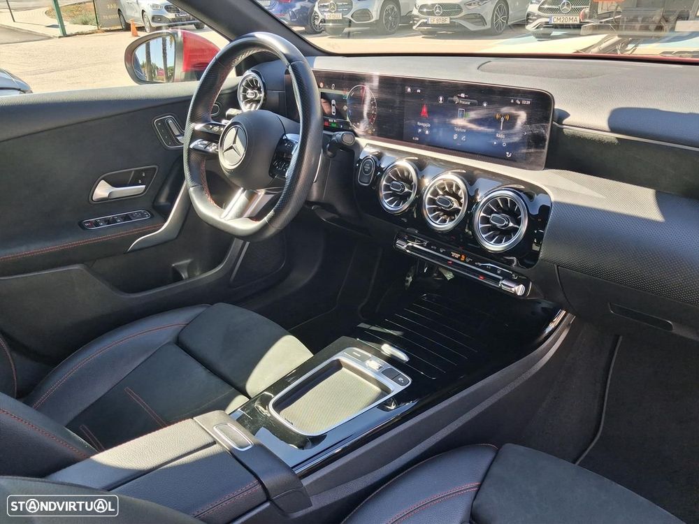 Mercedes-Benz A 250 Limousine e AMG Line - 12