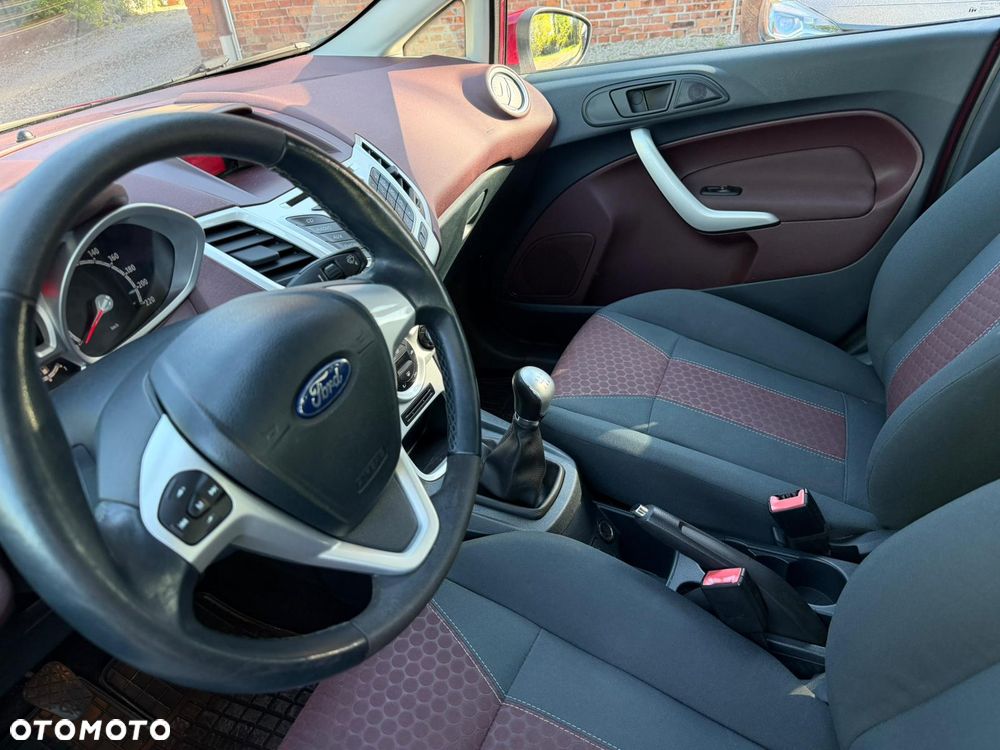Ford Fiesta 1.25 Ghia - 8