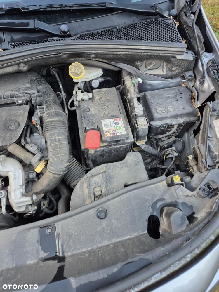 Peugeot 2008 1.6 BlueHDi Style - 25