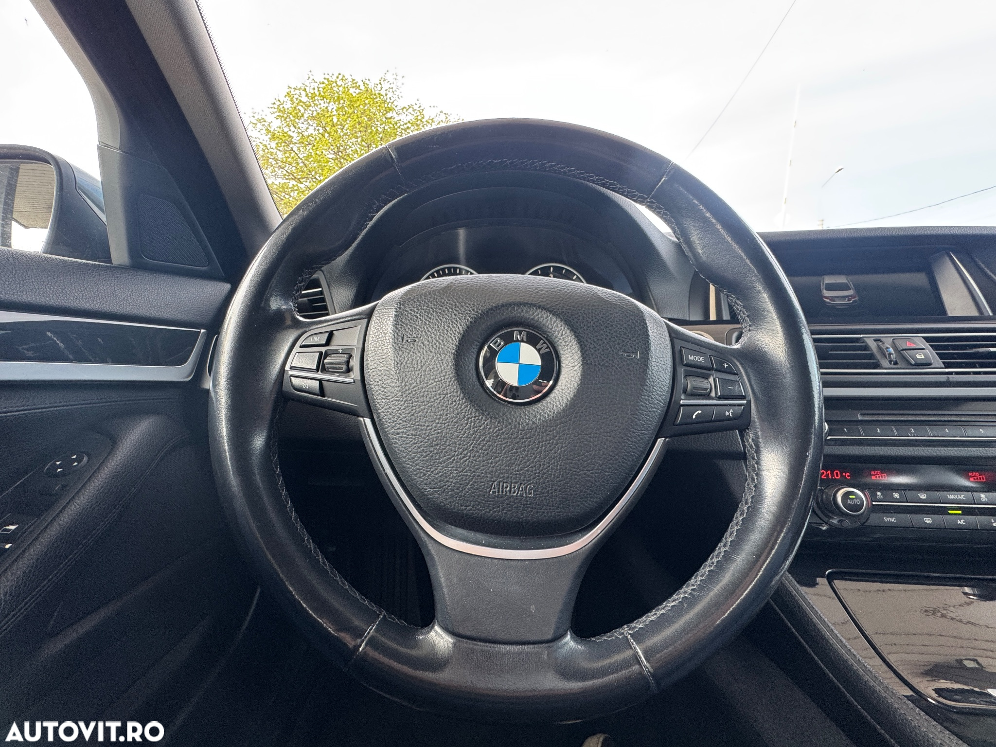BMW Seria 5 525d xDrive AT - 17