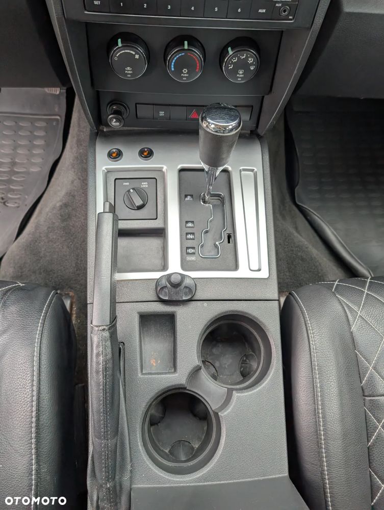 Dodge Nitro - 14