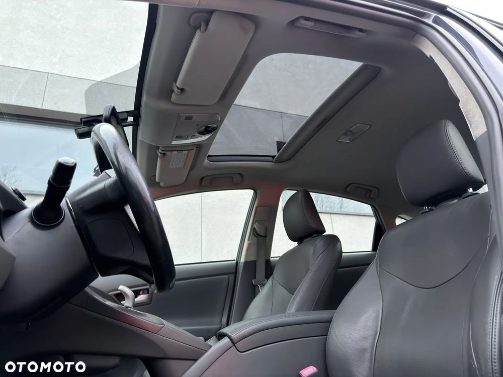 Toyota Prius (Hybrid) Executive - 11