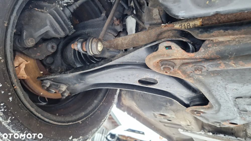 PEUGEOT 1007 WAHACZ PRZÓD PRAWY - 1