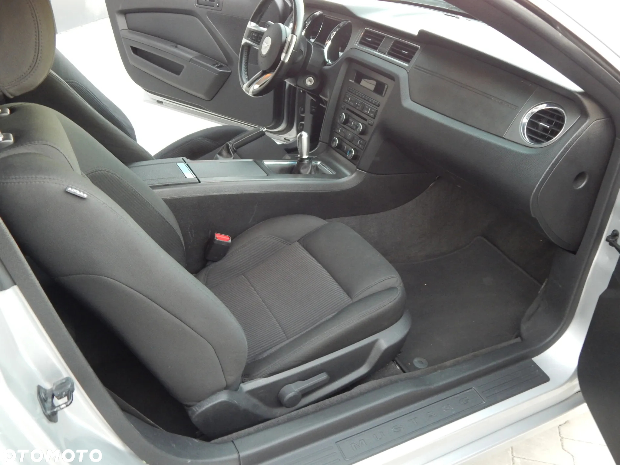 Ford Mustang 3.7 V6 Premium - 25