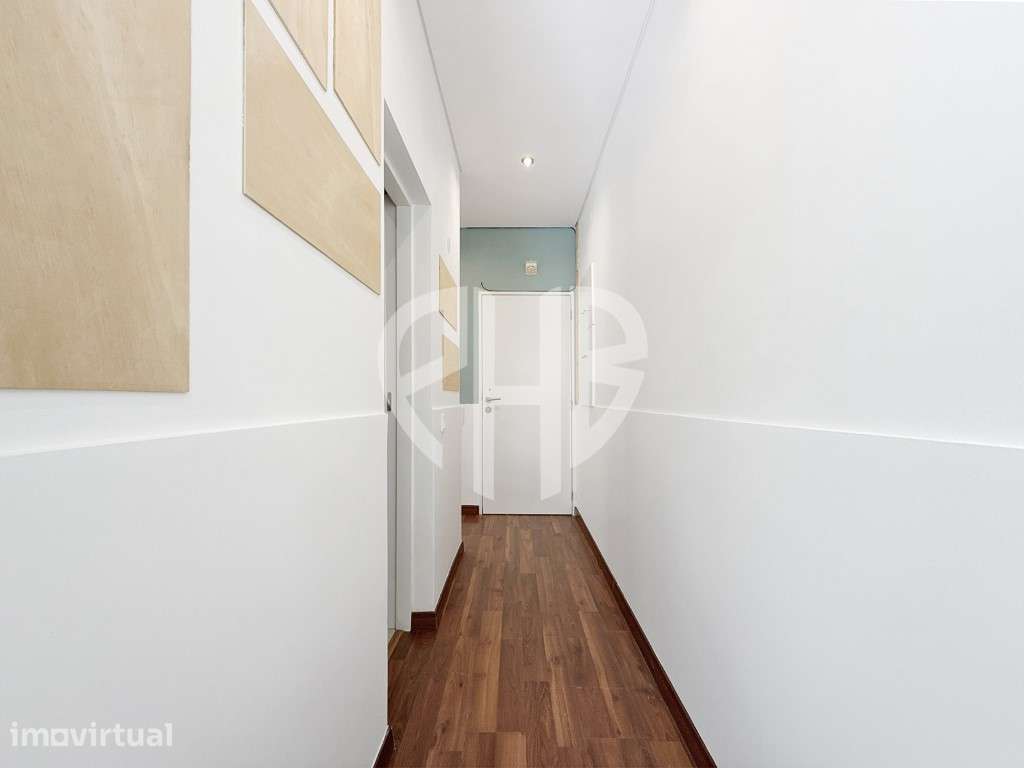 Apartamento T1 Remodelado em Camarate // Com Quintal Privativo - Grande imagem: 4/43