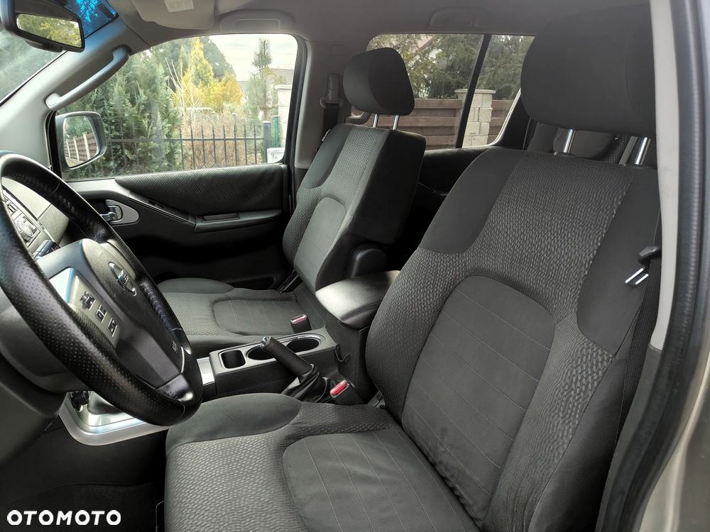Nissan Pathfinder 2.5 DCi SE - 18