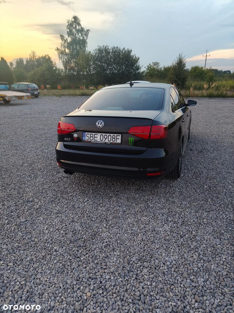 Volkswagen Jetta - 4