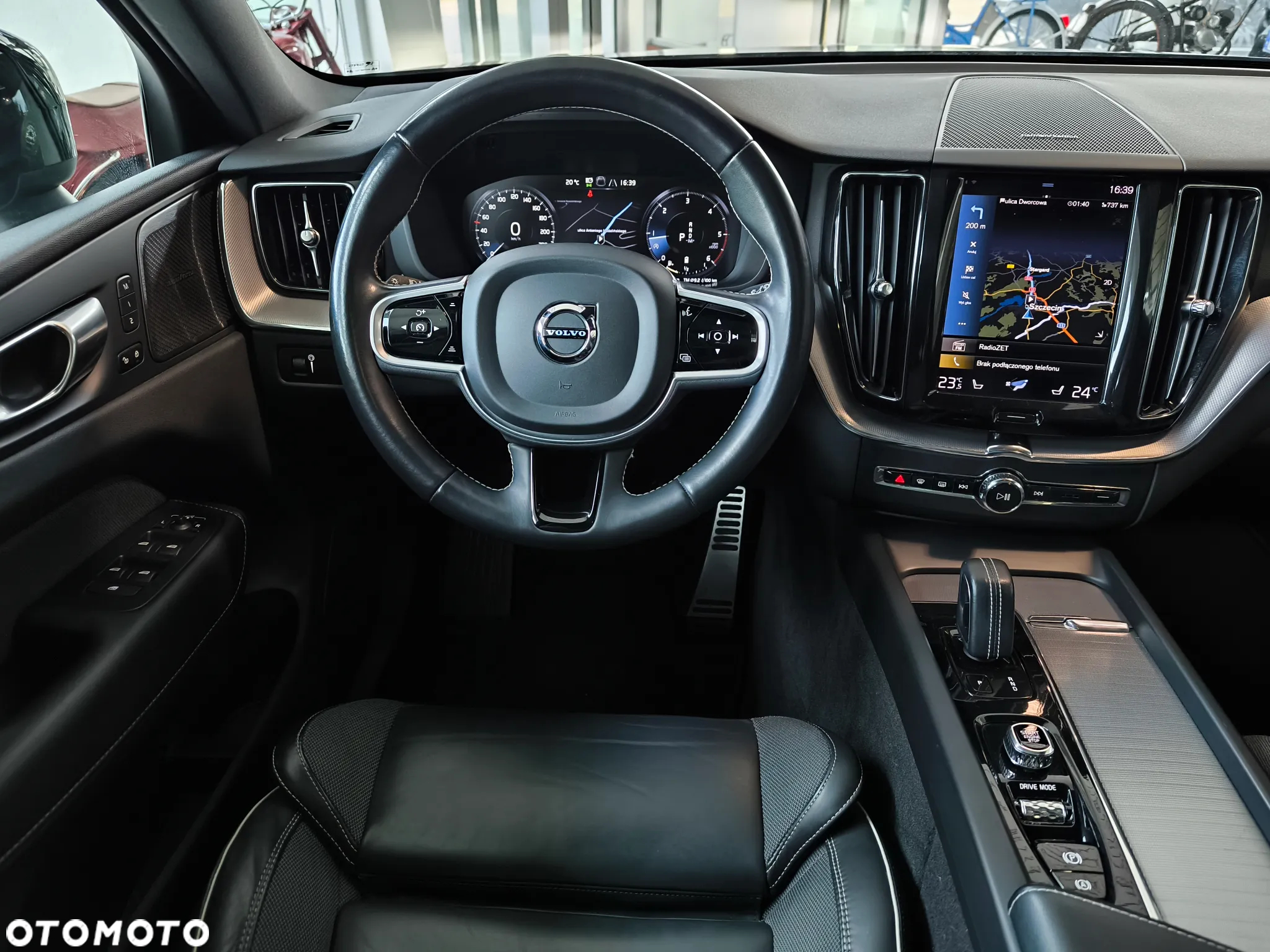 Volvo XC 60 D5 AWD R-Design - 13