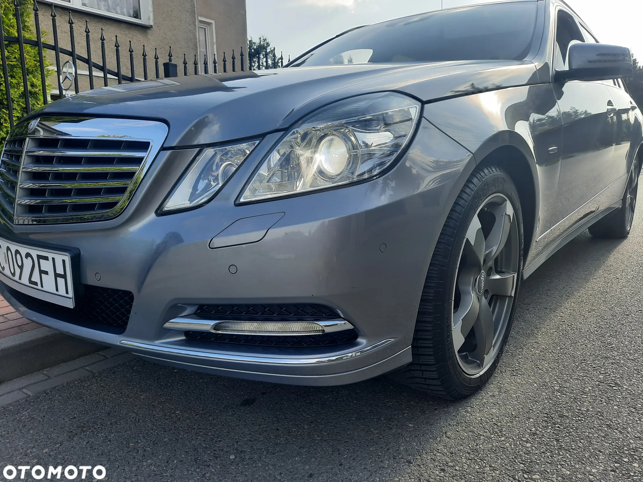 Mercedes-Benz Klasa E 250 T CGI BlueEFFICIENCY 7G-TRONIC - 13