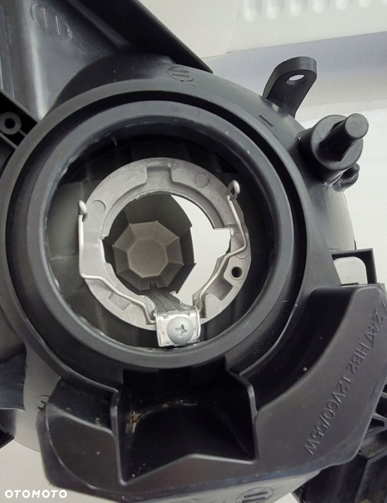 LAMPA LEWA PRZEDNIA ZWYKŁA TOYOTA RAV4 II LIFT 2003- - 12