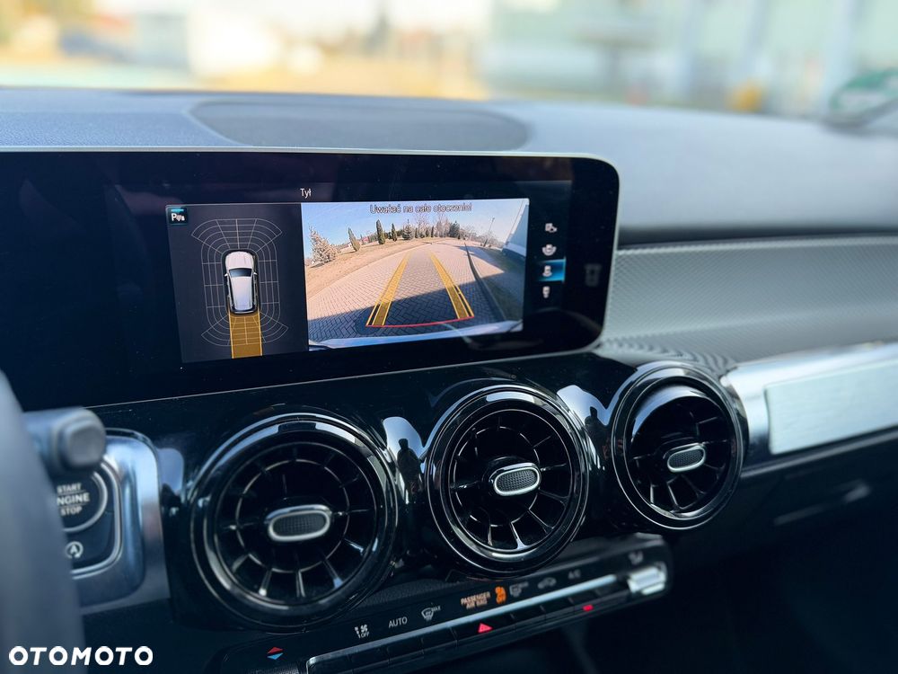 Mercedes-Benz GLB - 11