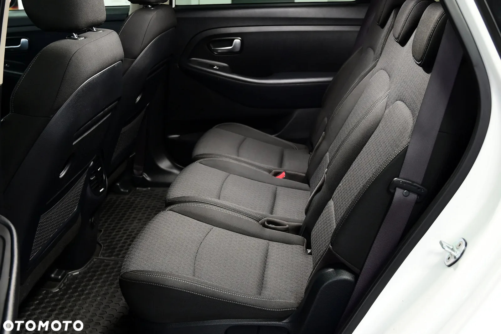 Kia Carens - 20