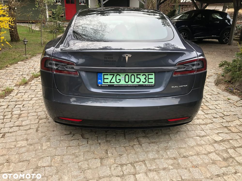 Tesla Model S - 4