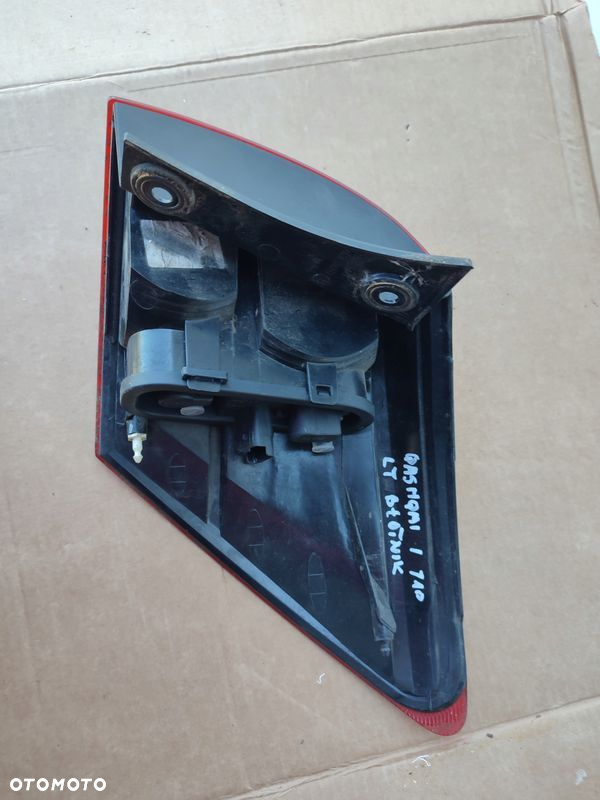 Lampa lewy tył w błotnik NISSAN QASHQAI I J10 06-10 EUROPA - 4