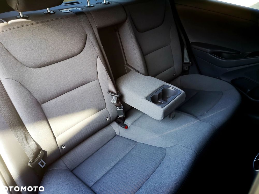 Hyundai IONIQ - 18