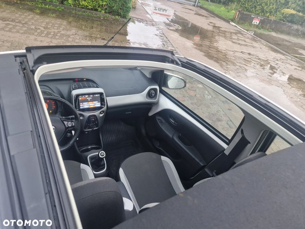 Toyota Aygo x-wave - 11