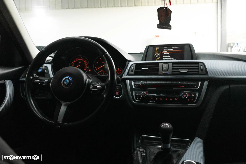 BMW 318 d Sport - 14
