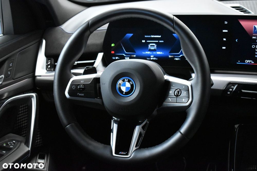 BMW iX2 - 12