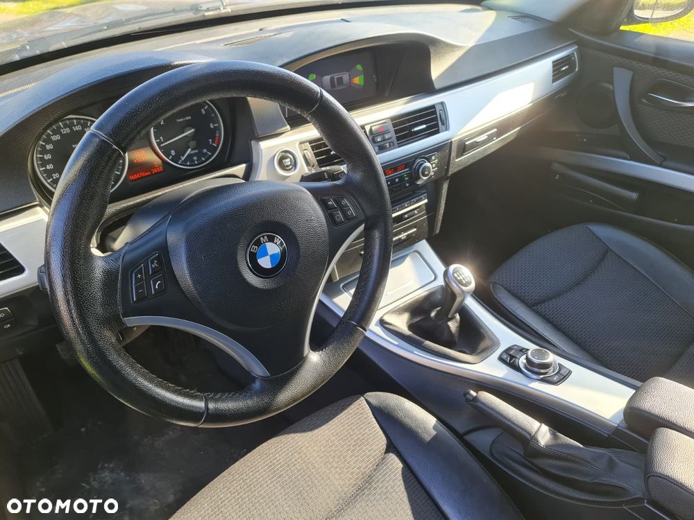 BMW Seria 3 318i Touring - 8