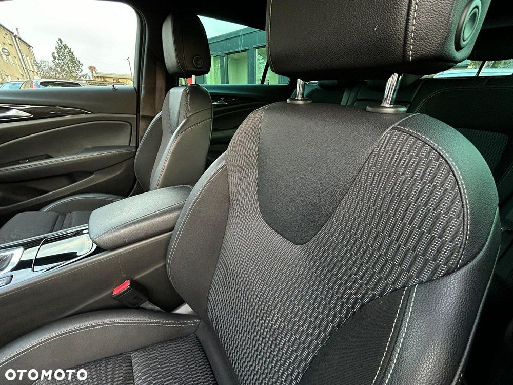 Opel Insignia - 36