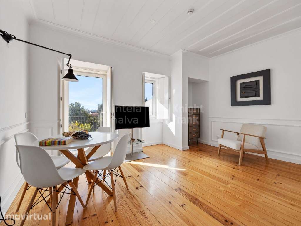 Apartamento T1 mobilado com varanda em Santa Catarina, Lisboa - Grande imagem: 2/25