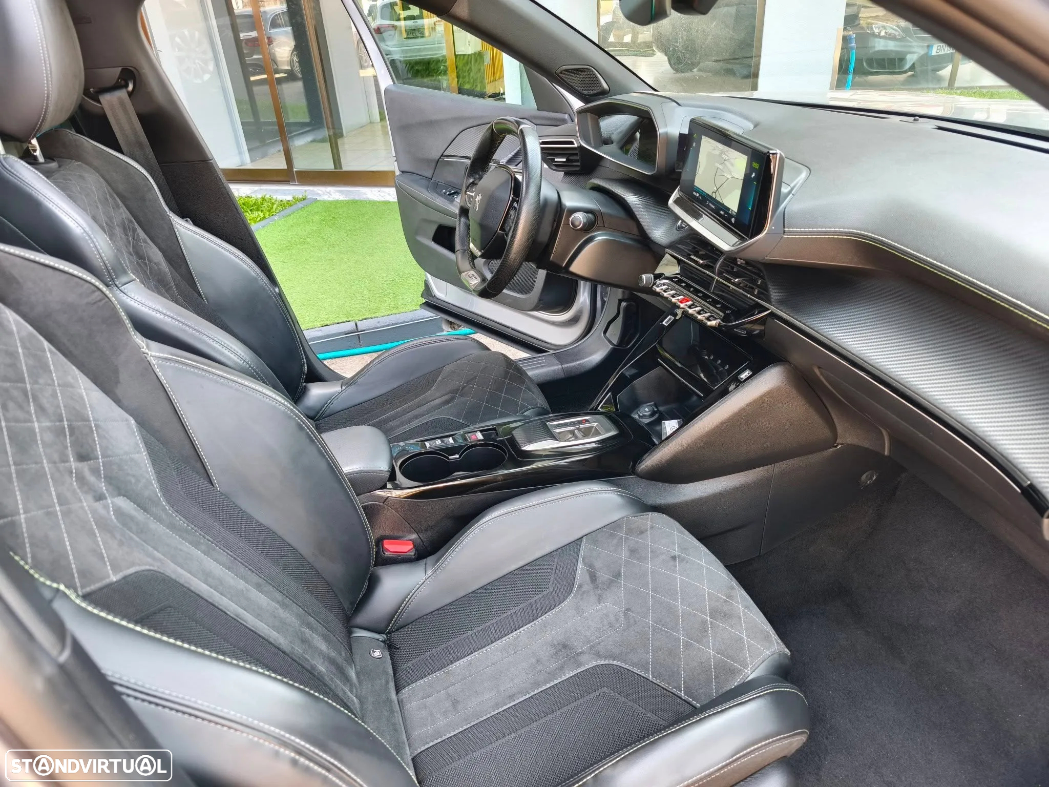 Peugeot e-2008 GT Pack - 9