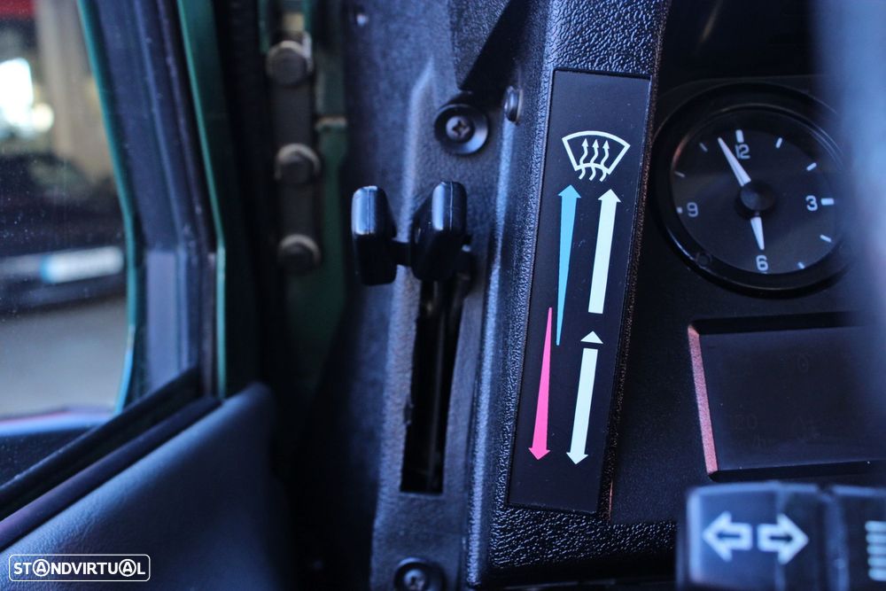 Land Rover Defender 90 2.5 TD5 Metal Top - 16