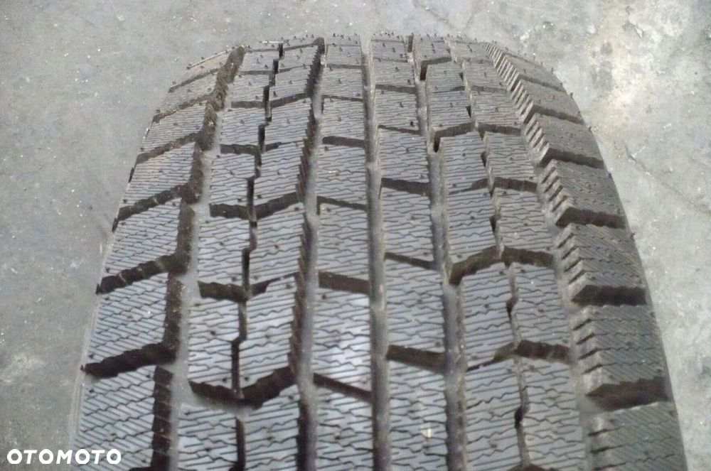 GOODYEAR Ultra Grip Ice Navi ZEA 215/65R15 NOWA