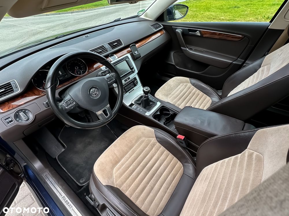 Volkswagen Passat 2.0 TDI Highline - 19