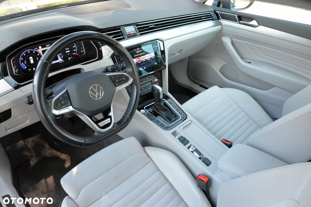 Volkswagen Passat Variant 2.0 TSI 4Mot Elegance DSG - 11