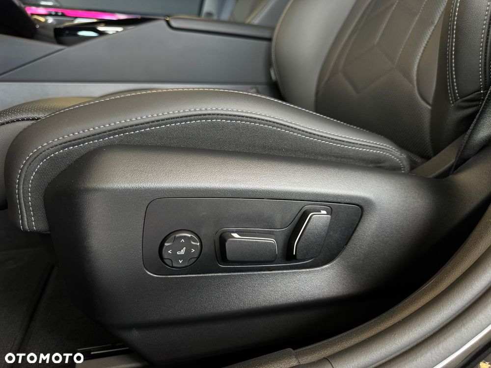 BMW Seria 5 520d xDrive - 17