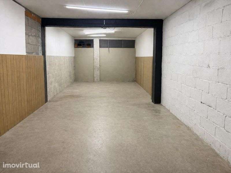 Garagem perto do centro de vila verde - Grande imagem: 2/3