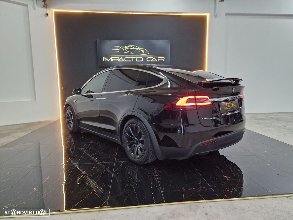 Tesla Model X 90D - 34