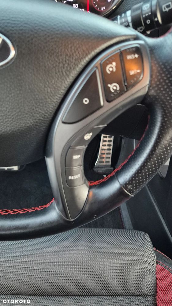 Hyundai i30 1.6 GDI Turbo Luxury - 18
