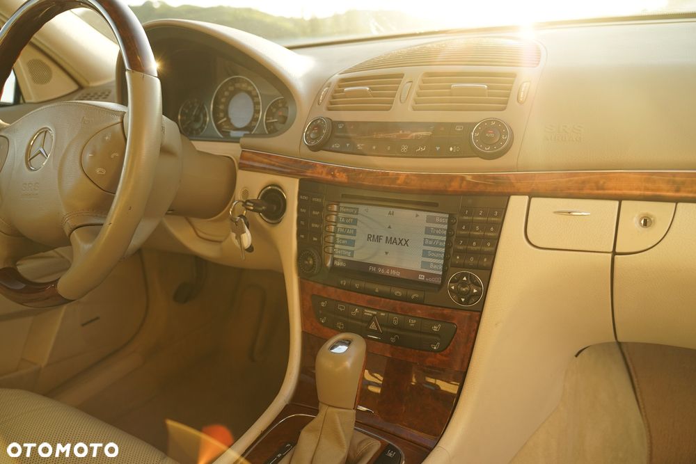 Mercedes-Benz Klasa E 500 4-Matic T Elegance - 6