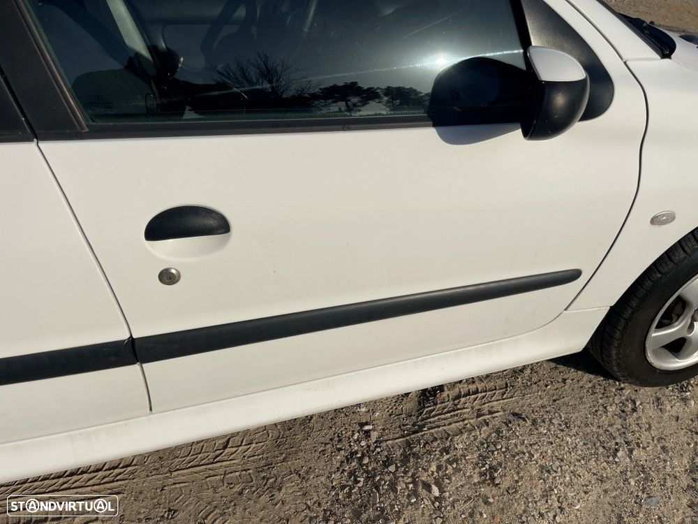 Peugeot 206 1.1 Color Line - 14