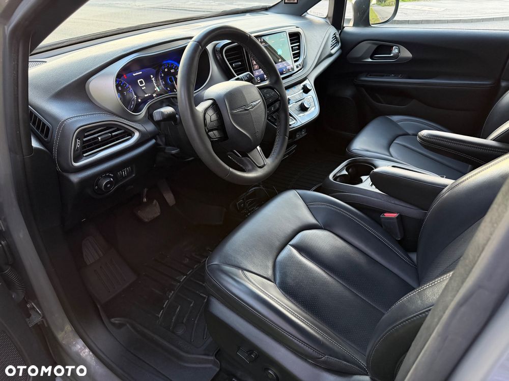 Chrysler Pacifica - 25