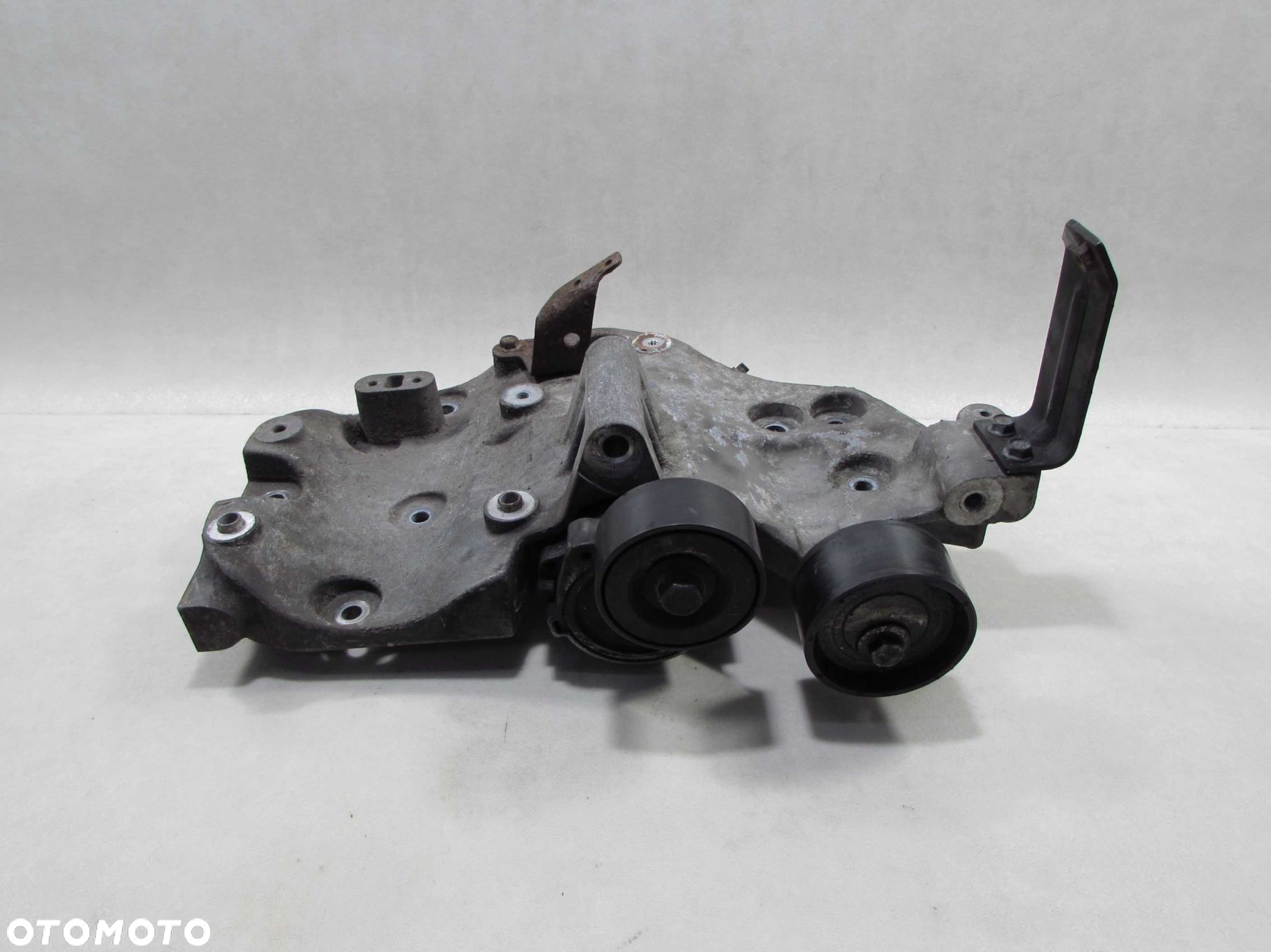 MITSUBISHI CANTER FUSO 7C15 3.0 E6 17R LAPA WSPORNIK ALTERNATORA 504339833 13-21 - 2