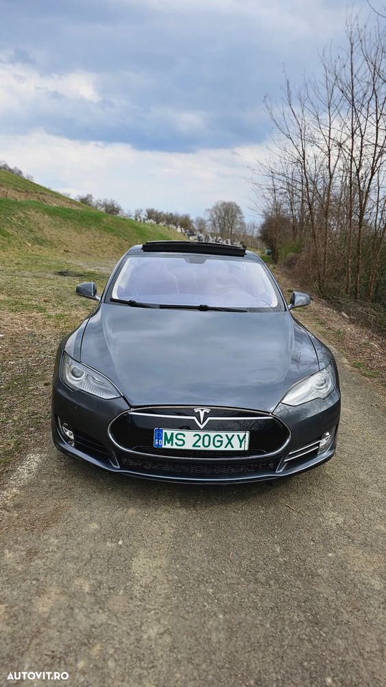 Tesla Model S - 2